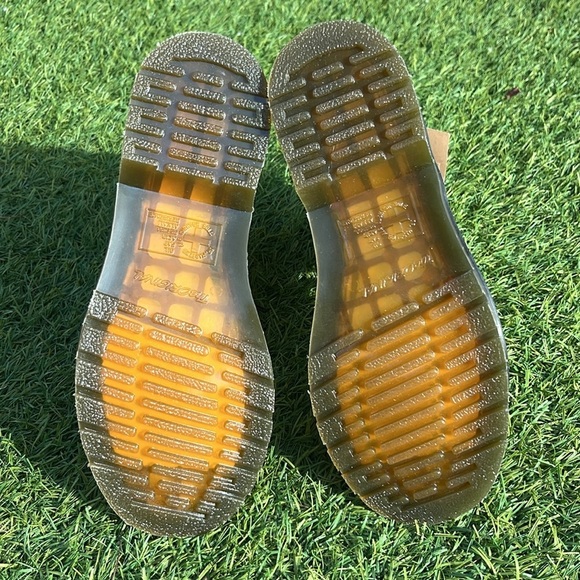 NWT DR MARTENS Smooth Leather Lace Up Boots! - Picture 13 of 13